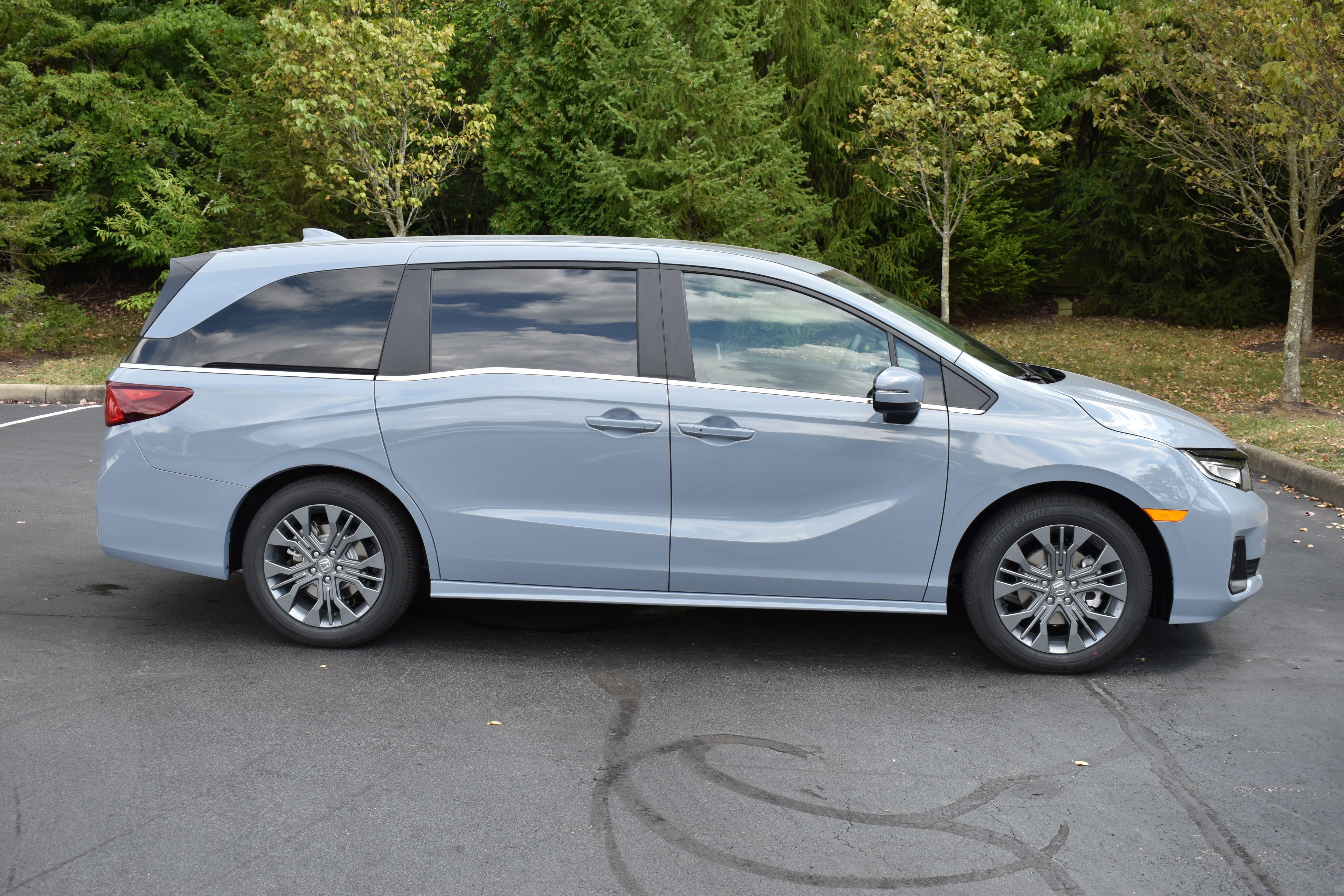 New 2026 Honda Odyssey Touring image 9