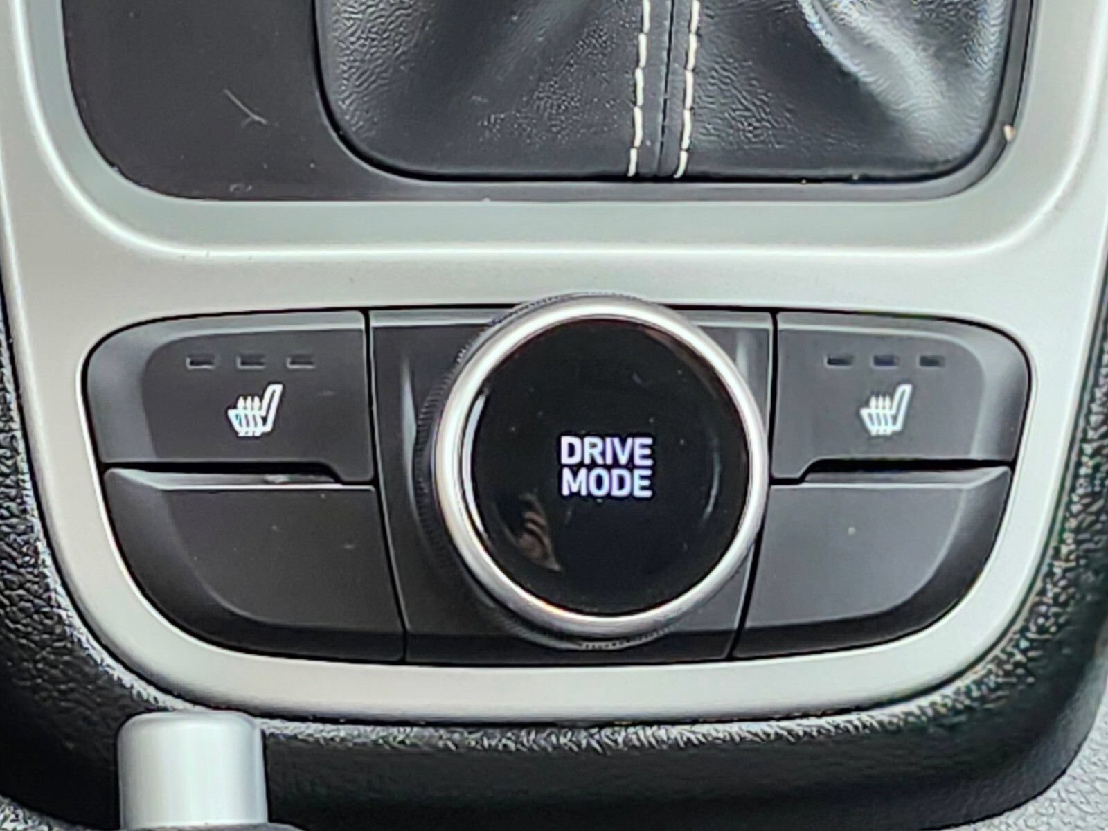 Certified 2026 Hyundai Venue SEL FWD image 24