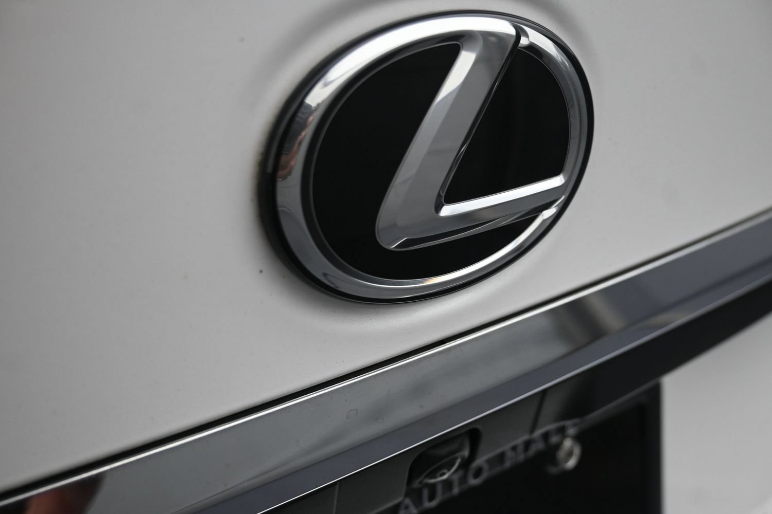 Used 2023 Lexus ES 250 w/ Premium Package AWD/4WD image 8