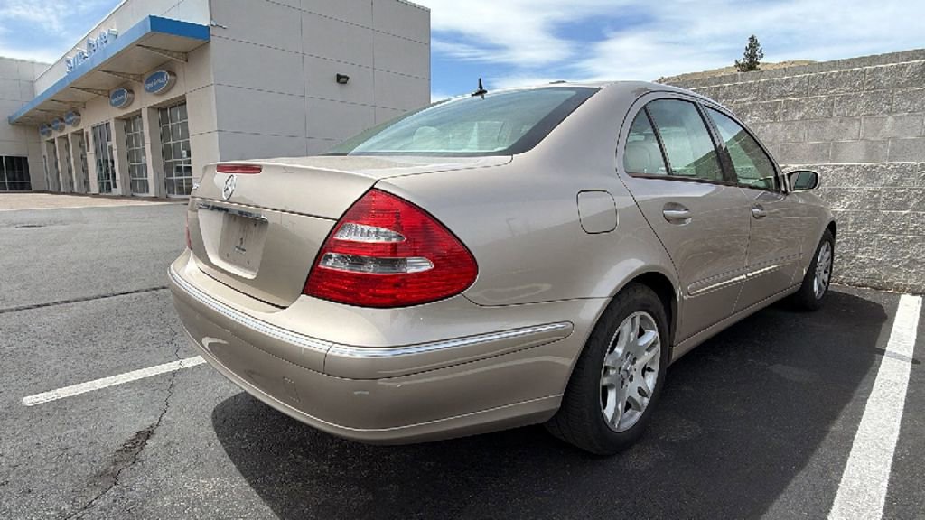 Used 2005 Mercedes-Benz E 320 Sedan image 2
