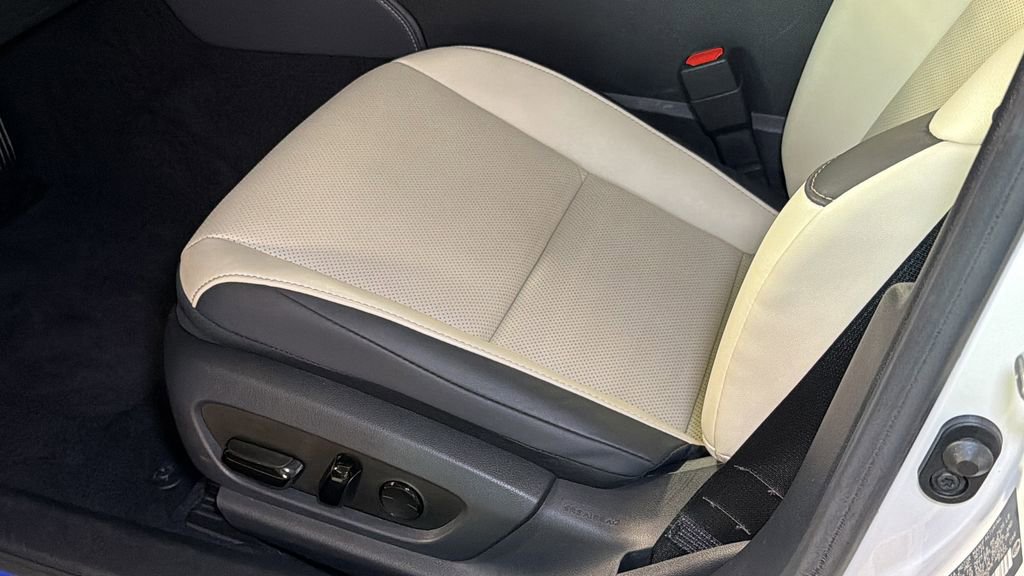 Certified 2025 Lexus ES 300h w/ Premium Package image 19