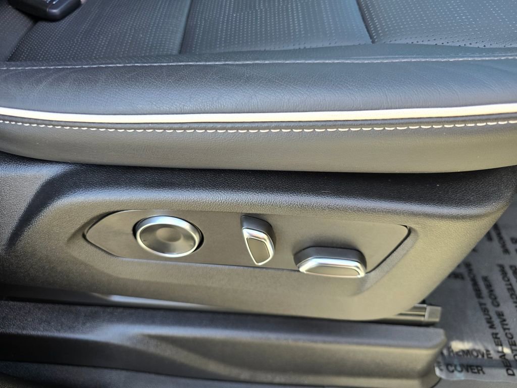 Used 2023 Cadillac Escalade Premium Luxury image 39