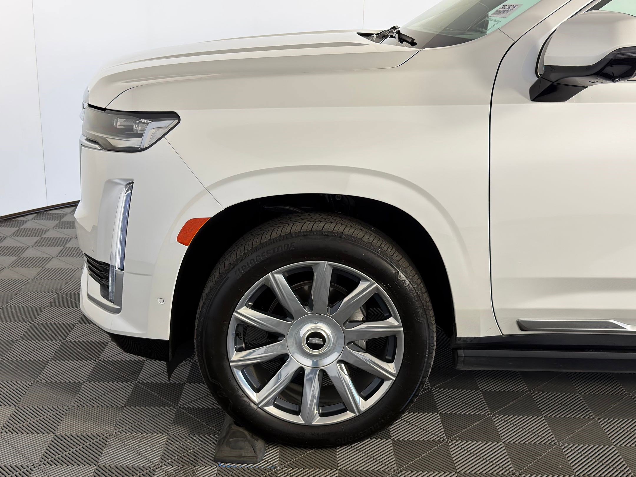 Used 2024 Cadillac Escalade Premium Luxury Platinum image 9