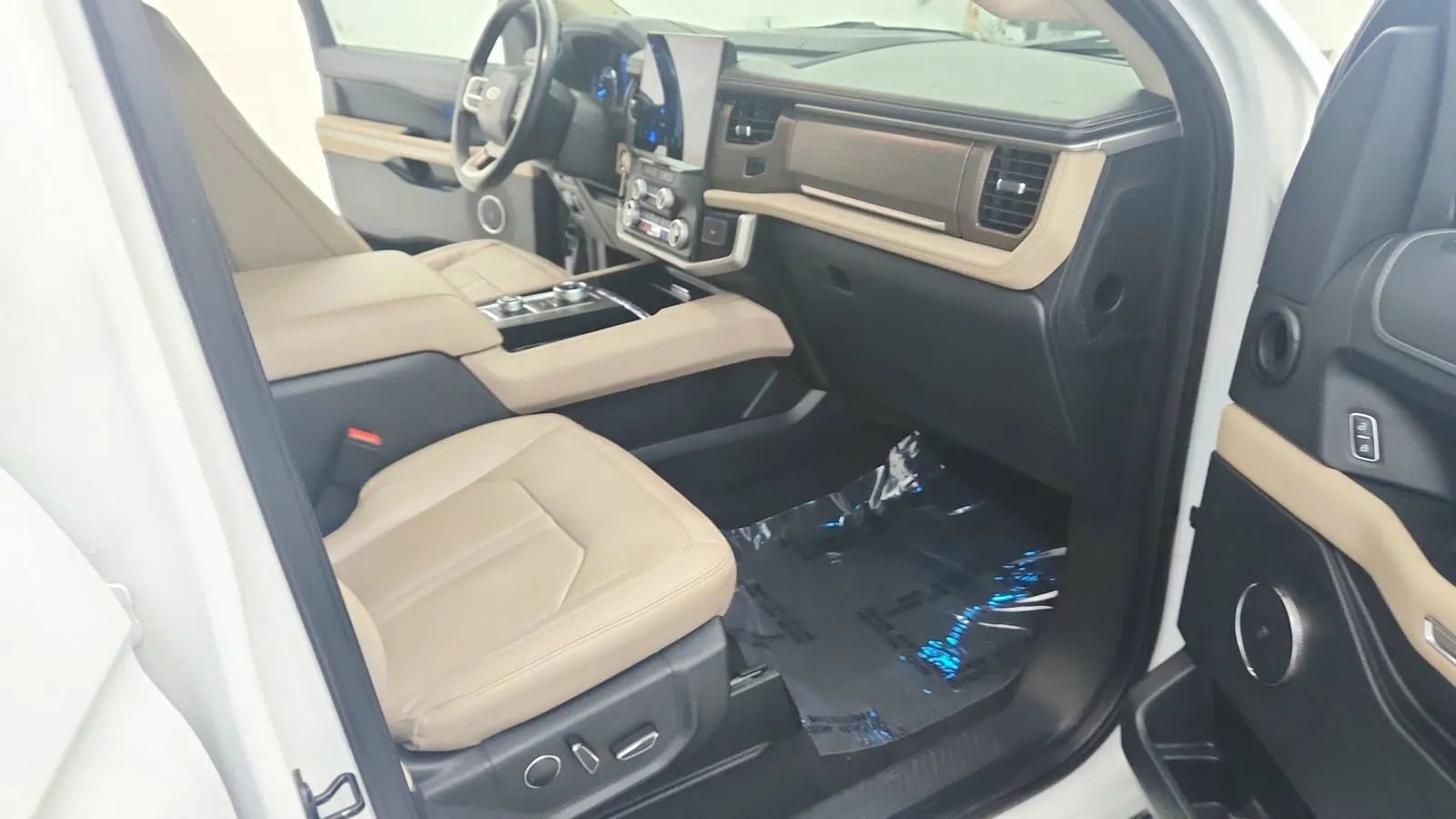 Used 2024 Ford Expedition Limited image 37