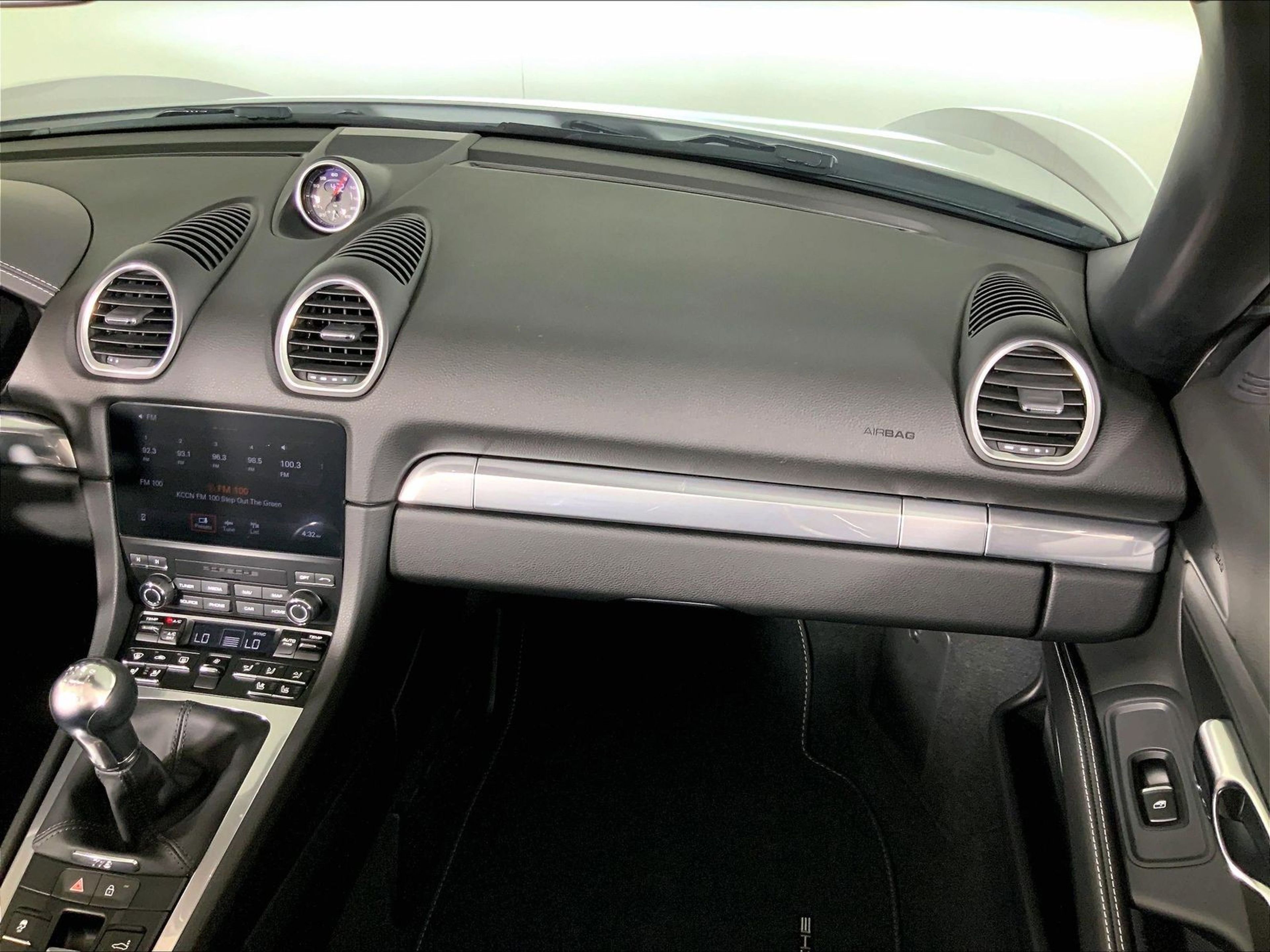 Used 2024 Porsche 718 Boxster RWD image 17