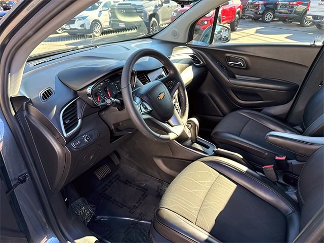 Used 2022 Chevrolet Trax LT w/ LT Convenience Package image 16