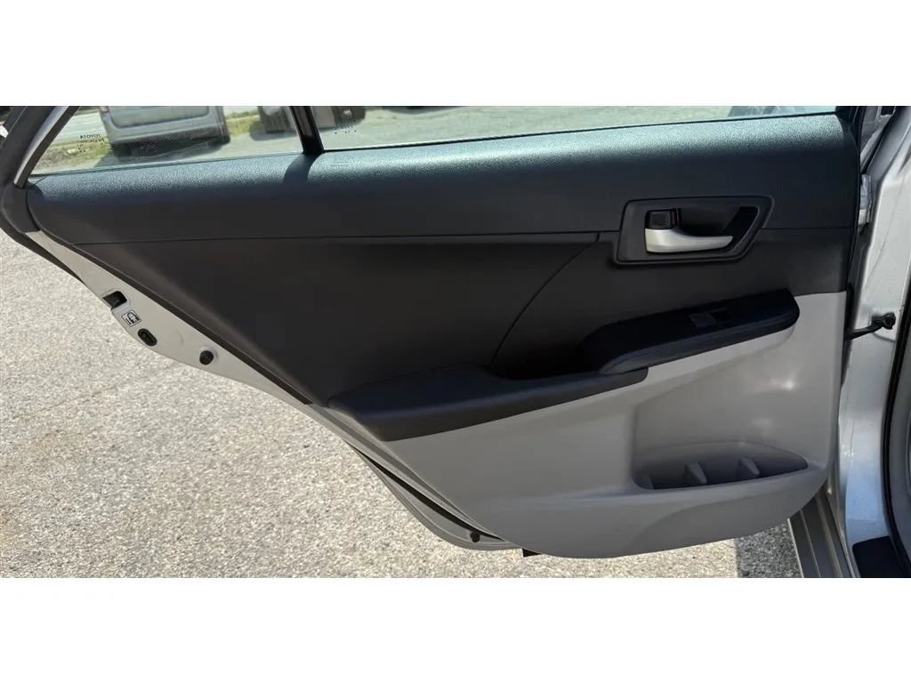 Used 2012 Toyota Camry LE FWD image 25