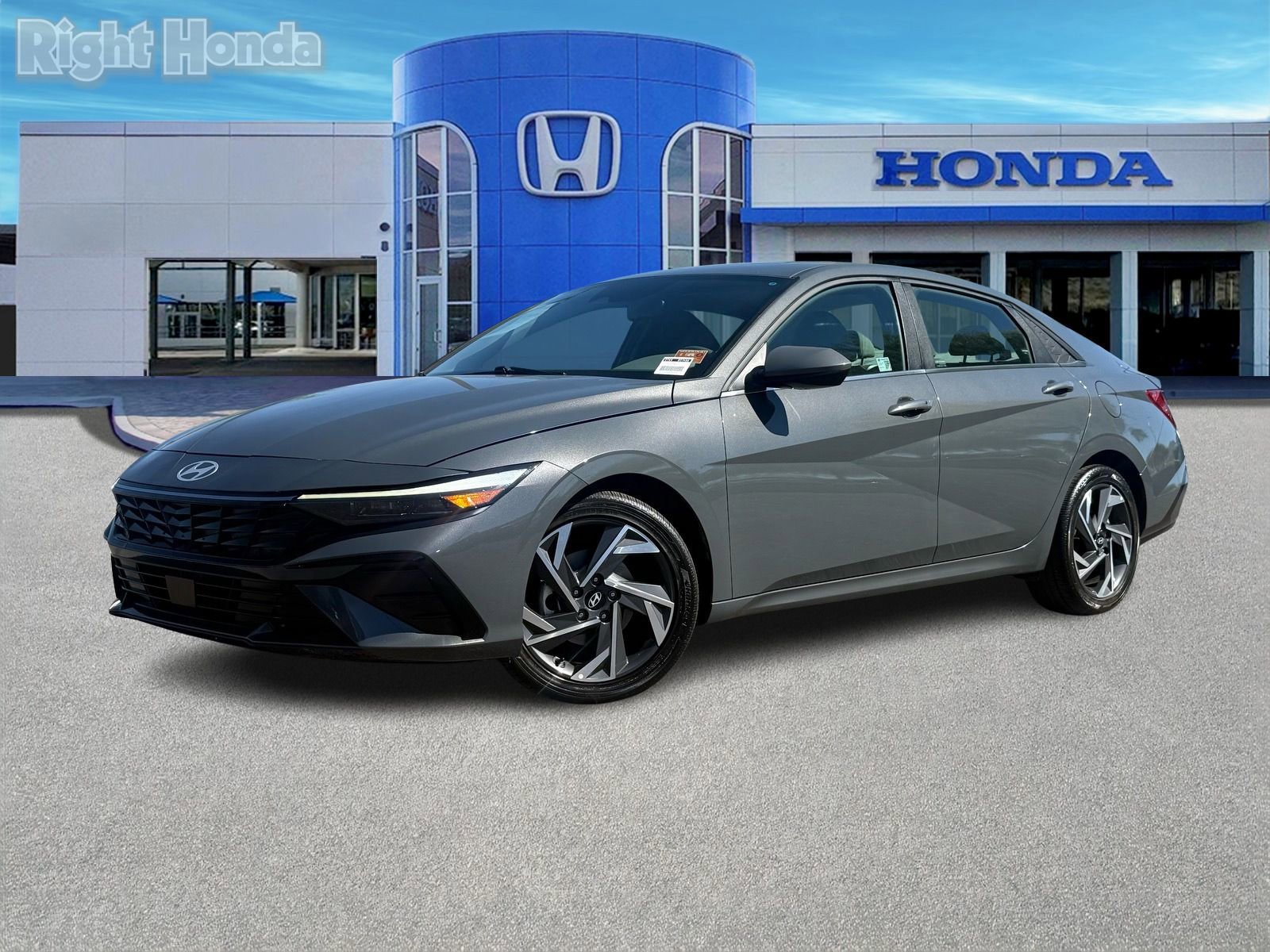 Used 2025 Hyundai Elantra SEL image 2