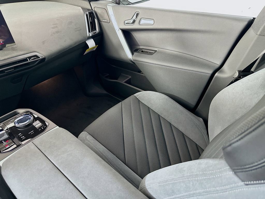 New 2026 BMW iX xDrive60 w/ M Sport Package image 31
