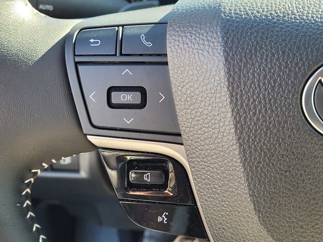 Used 2025 Toyota Camry SE w/ Convenience Package image 14