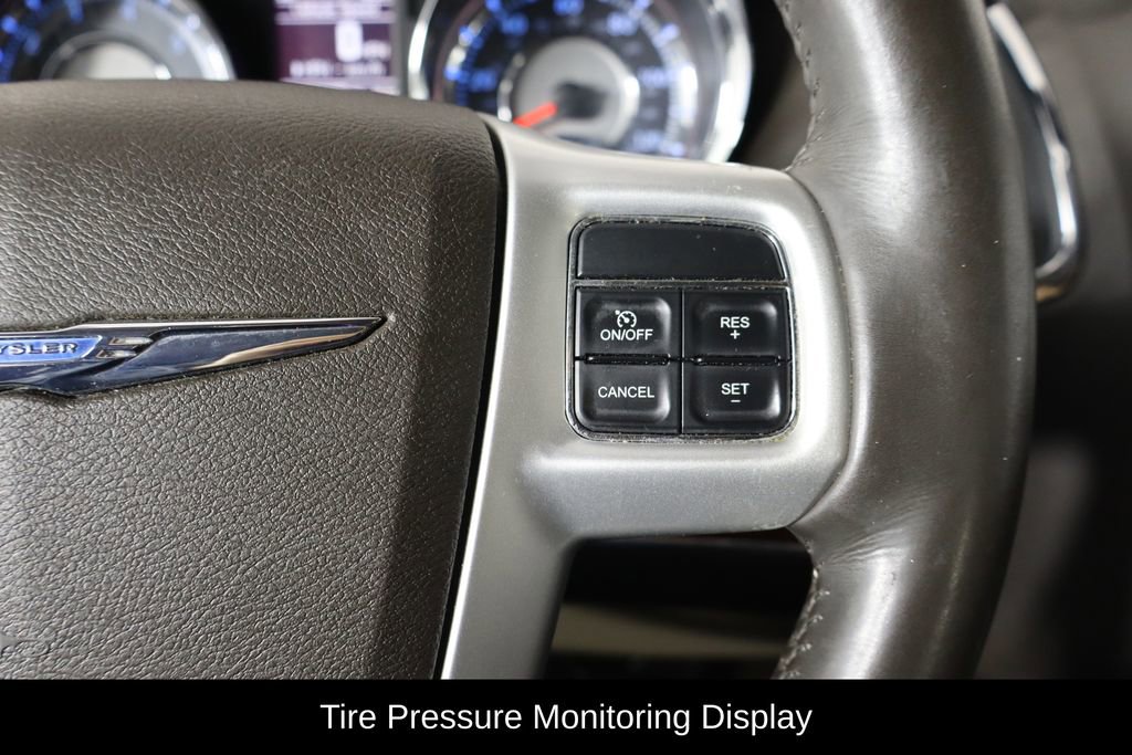 Used 2016 Chrysler Town & Country Touring w/ Driver Convenience Group image 10