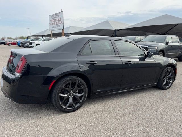 Used 2023 Chrysler 300 Touring L image 6