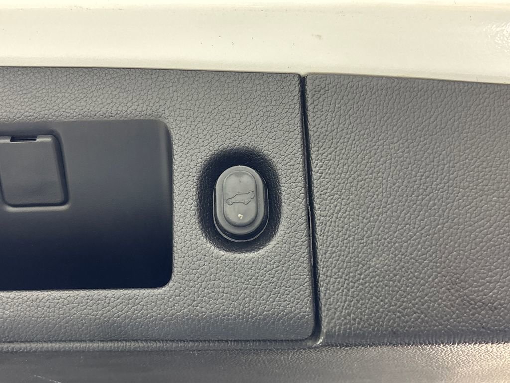 Used 2020 Cadillac Escalade Premium Luxury image 34