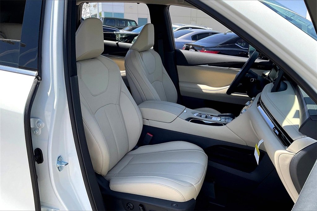 New 2025 INFINITI QX60 Sensory image 11
