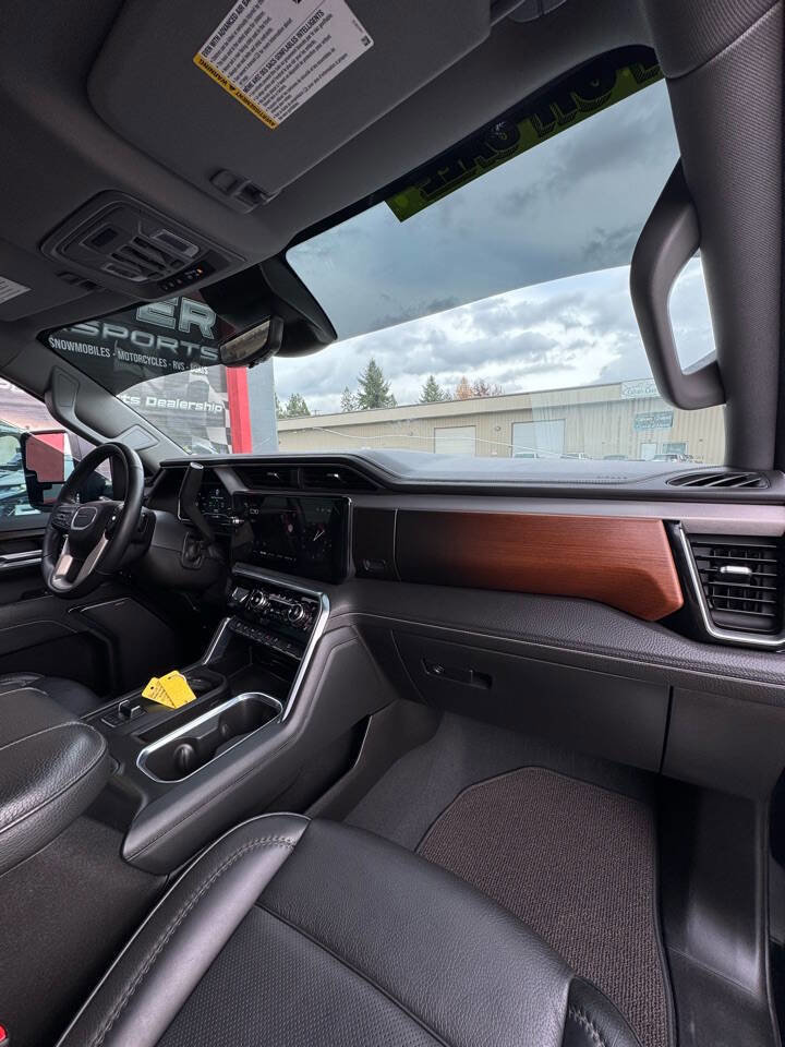Used 2024 GMC Sierra 3500 Denali w/ Technology Package image 22