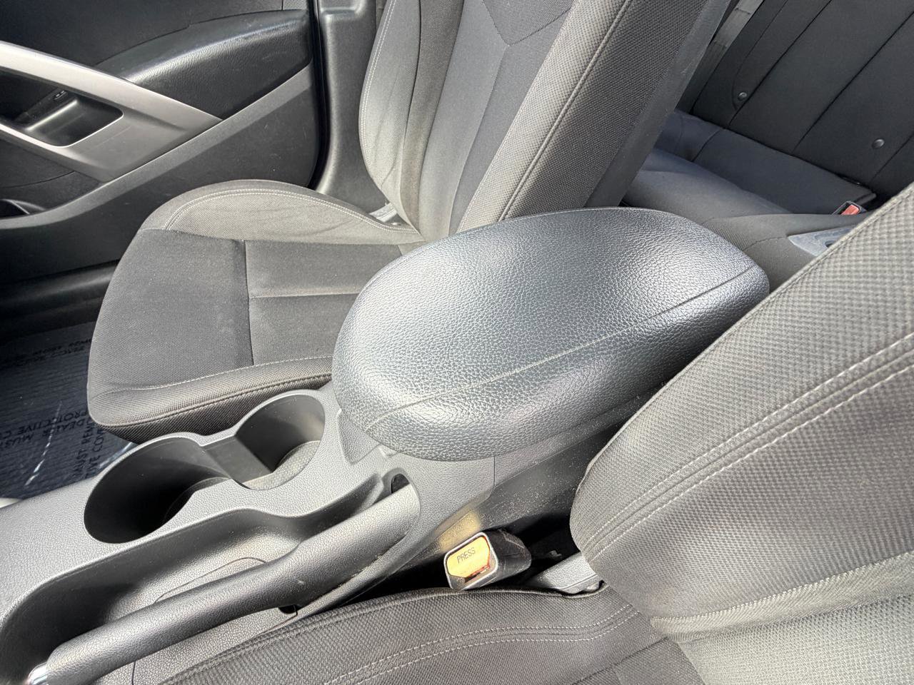 Used 2016 Hyundai Veloster FWD image 13