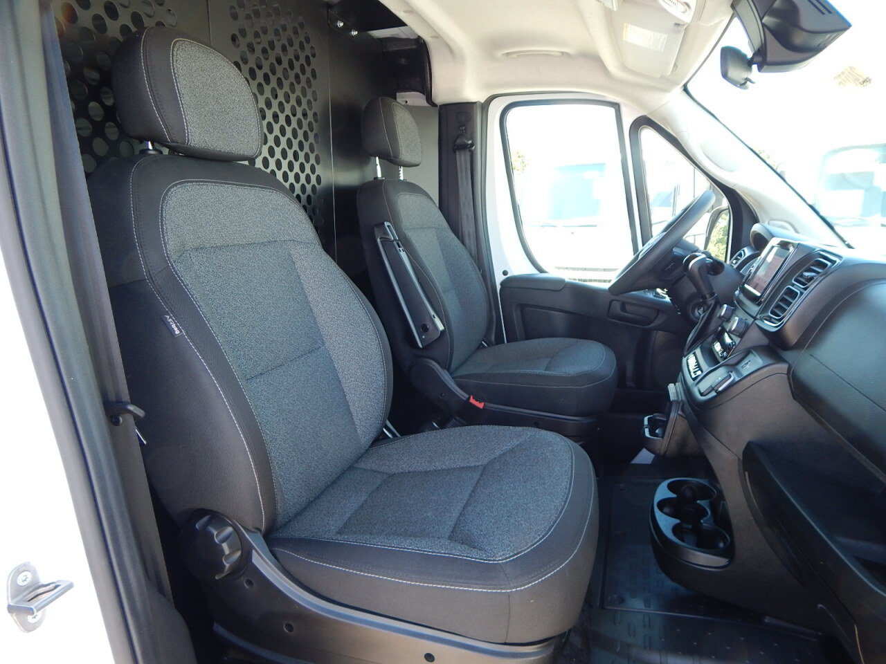 Used 2025 RAM ProMaster 2500 w/ U-Haul Equipment Group FWD image 19