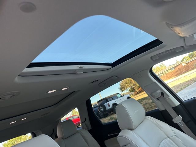 Used 2022 Buick Enclave Avenir w/ Avenir Technology Package image 13