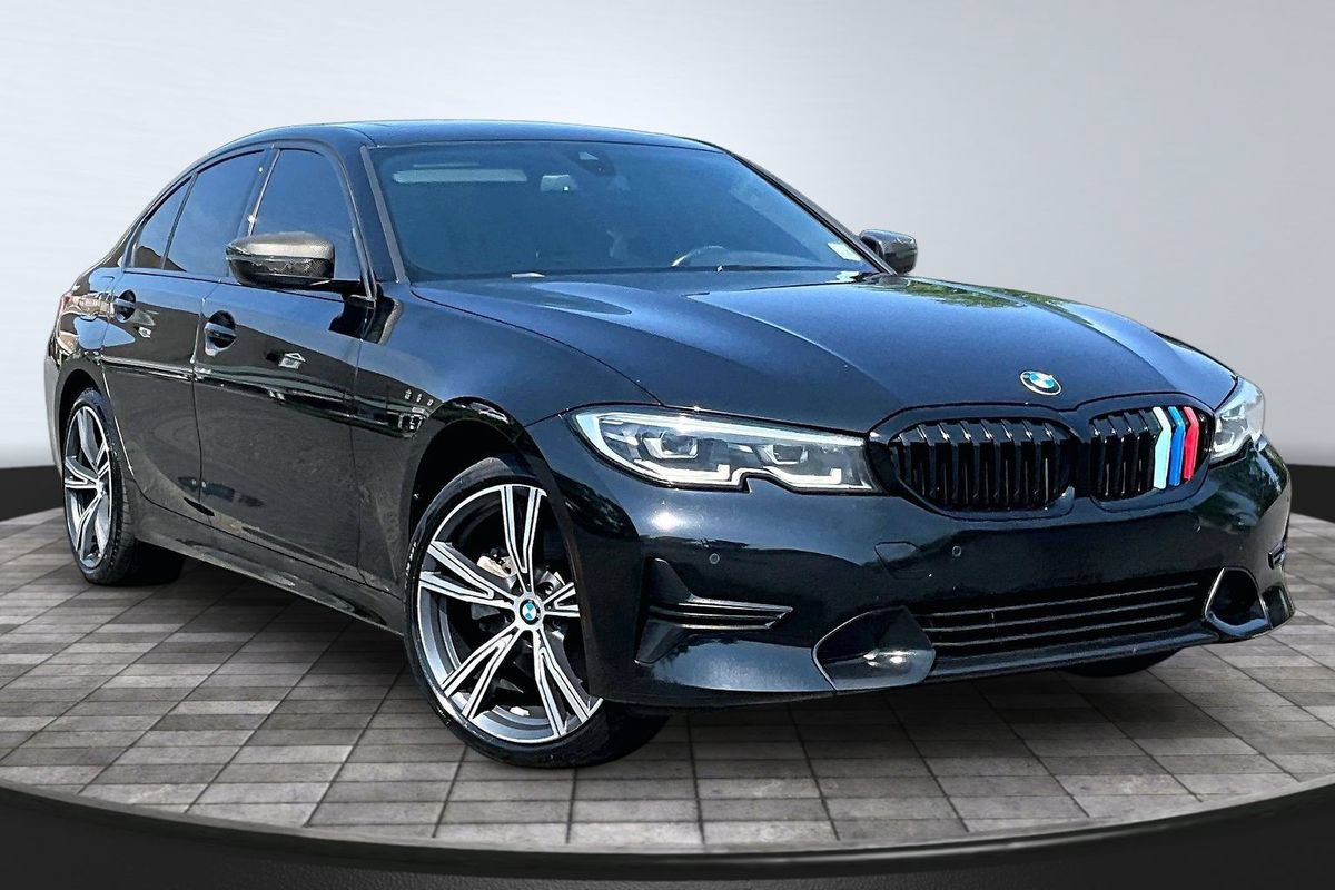 Used 2020 BMW 330i xDrive Sedan w/ Convenience Package AWD/4WD image 3