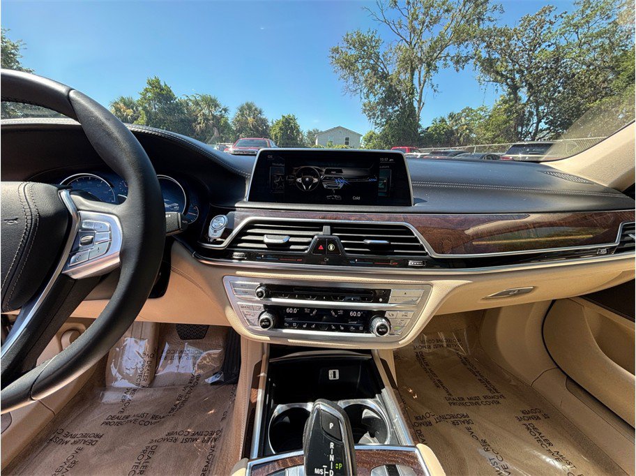 Used 2016 BMW 750i RWD image 11
