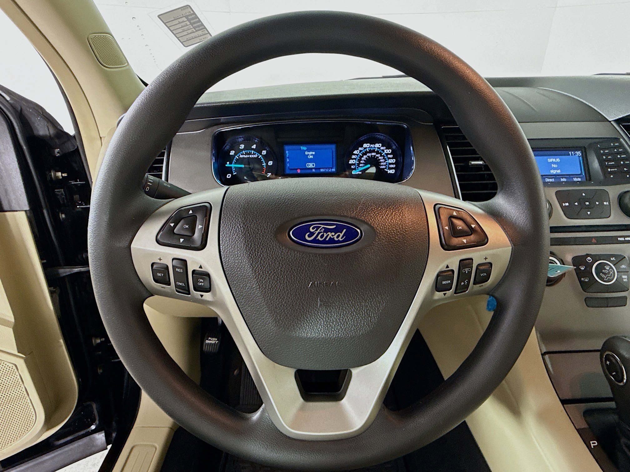 Used 2018 Ford Taurus SE image 11