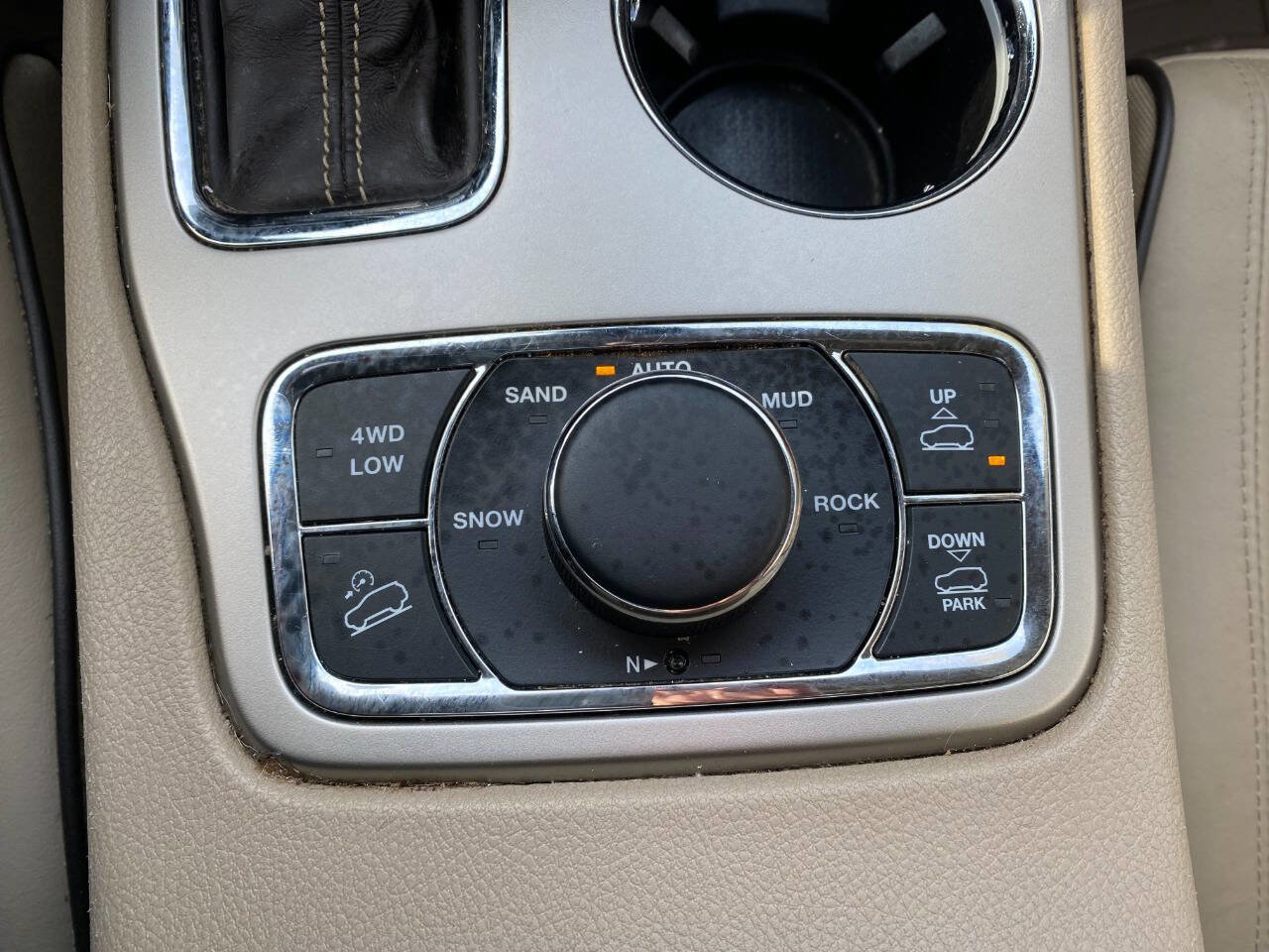 Used 2017 Jeep Grand Cherokee Overland image 44