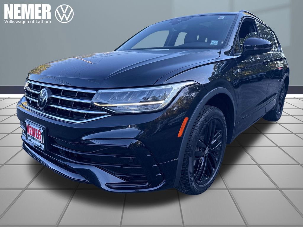Certified 2022 Volkswagen Tiguan SE R-Line
