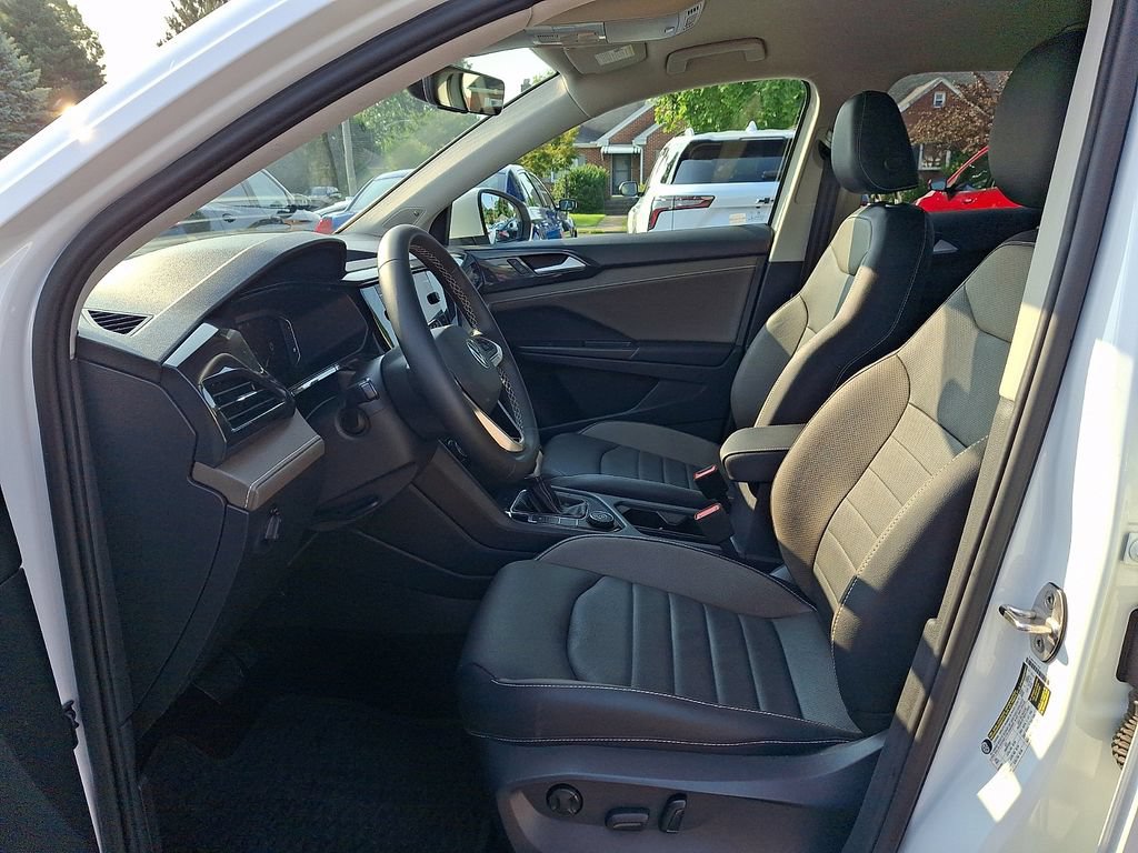 Used 2022 Volkswagen Taos SEL AWD/4WD image 16