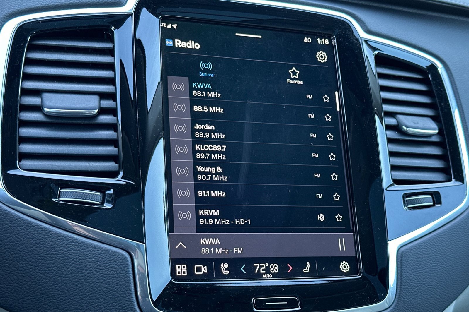 Used 2025 Volvo XC90 B6 Ultra image 22