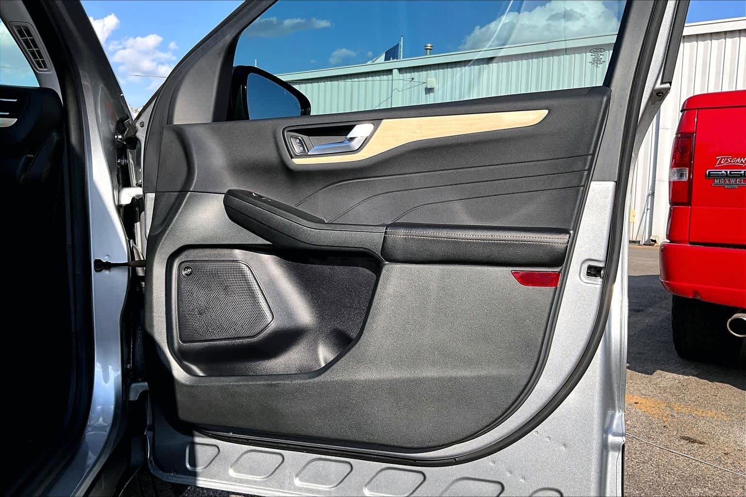 Certified 2022 Ford Escape Titanium w/ Titanium Elite Package AWD/4WD image 23