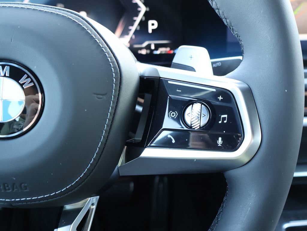 Certified 2025 BMW 760i xDrive image 40