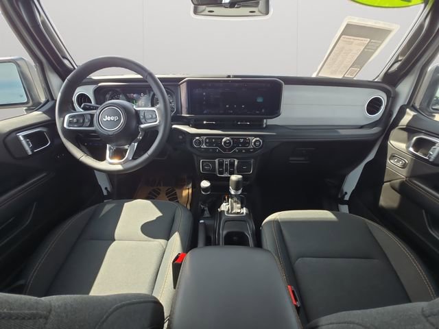 Used 2025 Jeep Wrangler Unlimited Sahara w/ Safety Group image 17