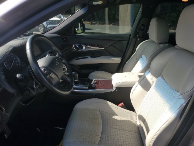 Used 2019 INFINITI Q70 Luxe w/ Sport Package RWD image 14
