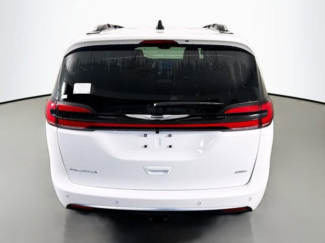 New 2026 Chrysler Pacifica Pinnacle w/ Trailer Tow Group AWD/4WD image 6