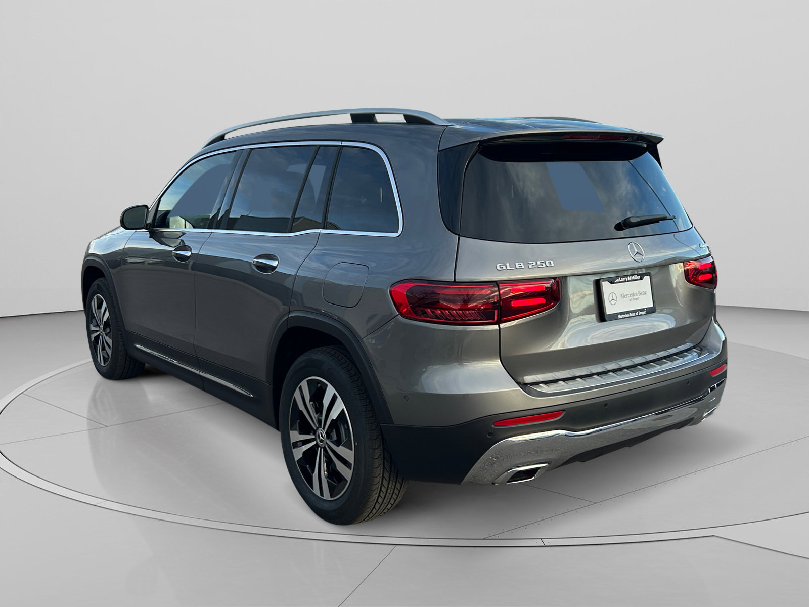 New 2026 Mercedes-Benz GLB 250 4MATIC image 3