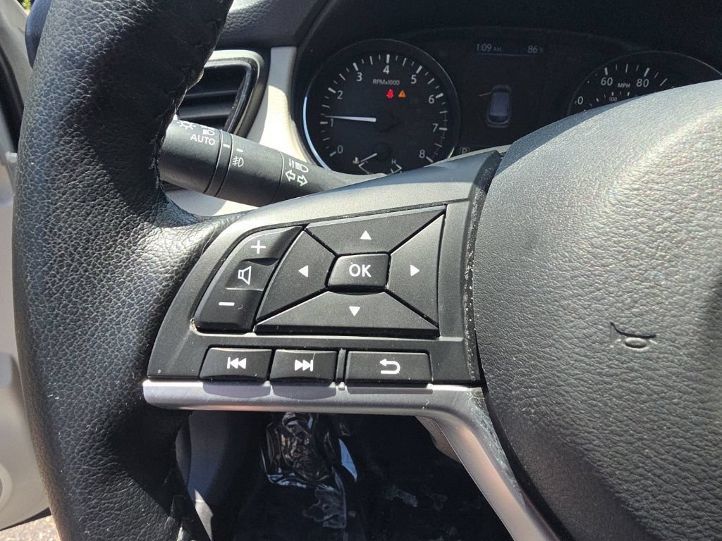 Used 2021 Nissan Rogue Sport SV AWD/4WD image 15