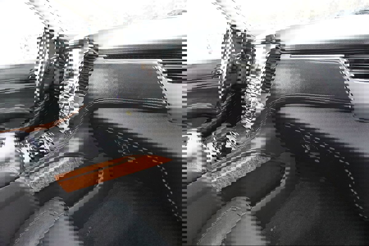 Used 2016 Chevrolet Suburban LTZ image 17