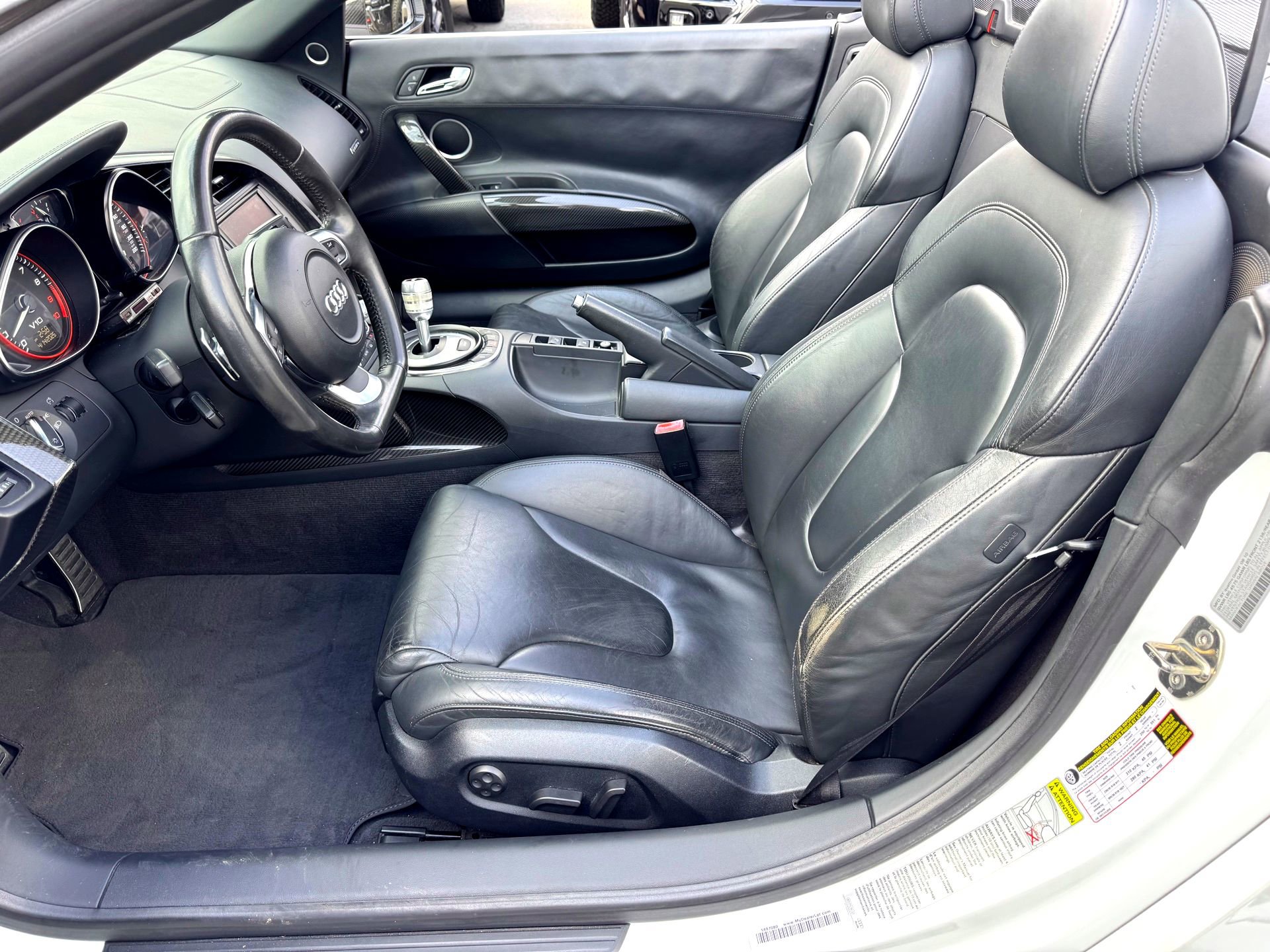 Used 2011 Audi R8 V10 w/ Enhanced Leather Pkg image 29