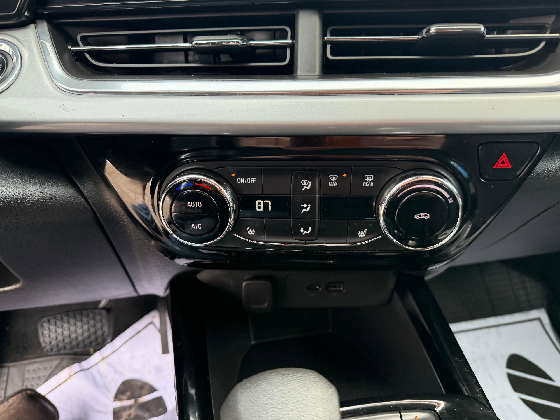 Certified 2024 Chevrolet Trax LT w/ Driver Confidence Package image 23