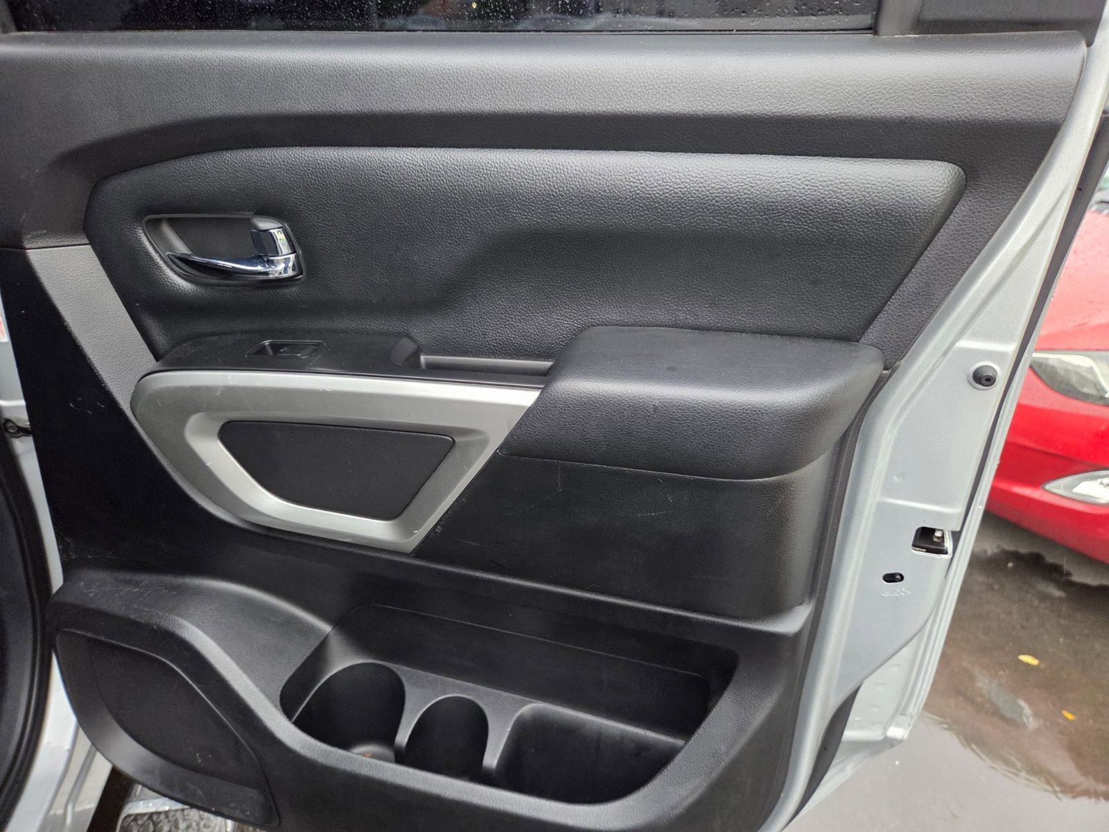 Used 2016 Nissan Titan SV RWD image 10
