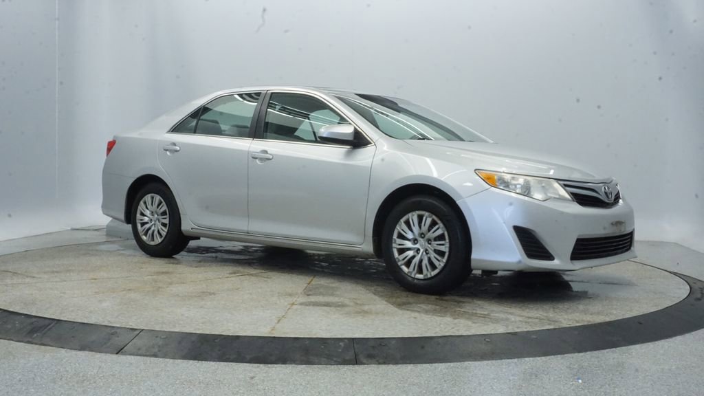 Used 2013 Toyota Camry LE image 13