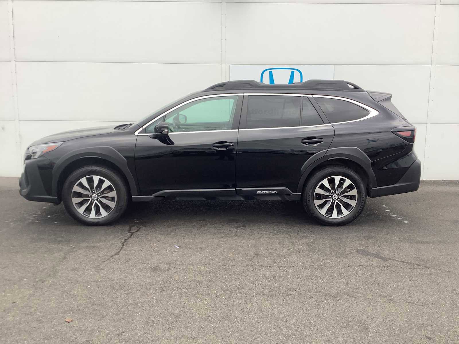 Used 2025 Subaru Outback Limited image 2