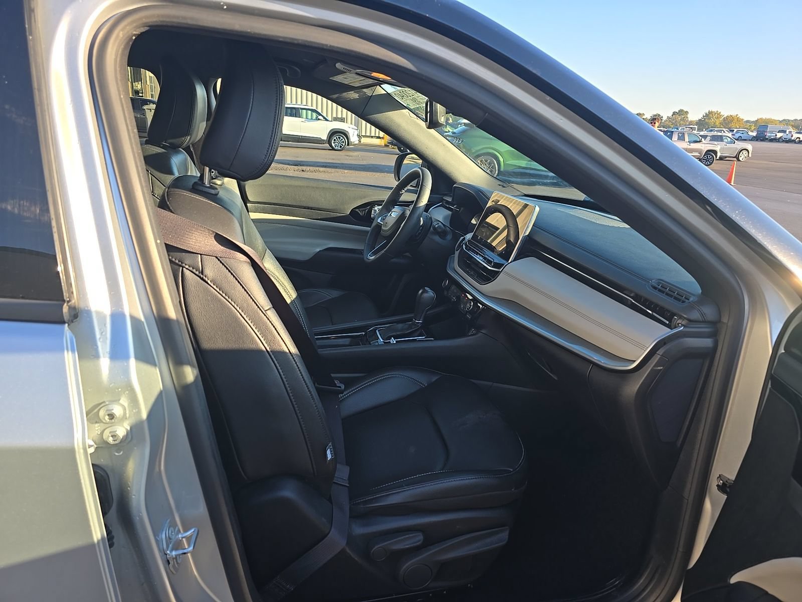 Used 2025 Jeep Compass Limited AWD/4WD image 5