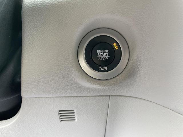 Used 2018 Chrysler Pacifica Touring Plus w/ Tire & Wheel Group FWD image 19