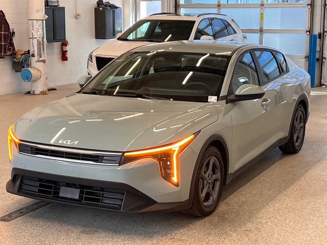 Used 2025 Kia K4 image 4