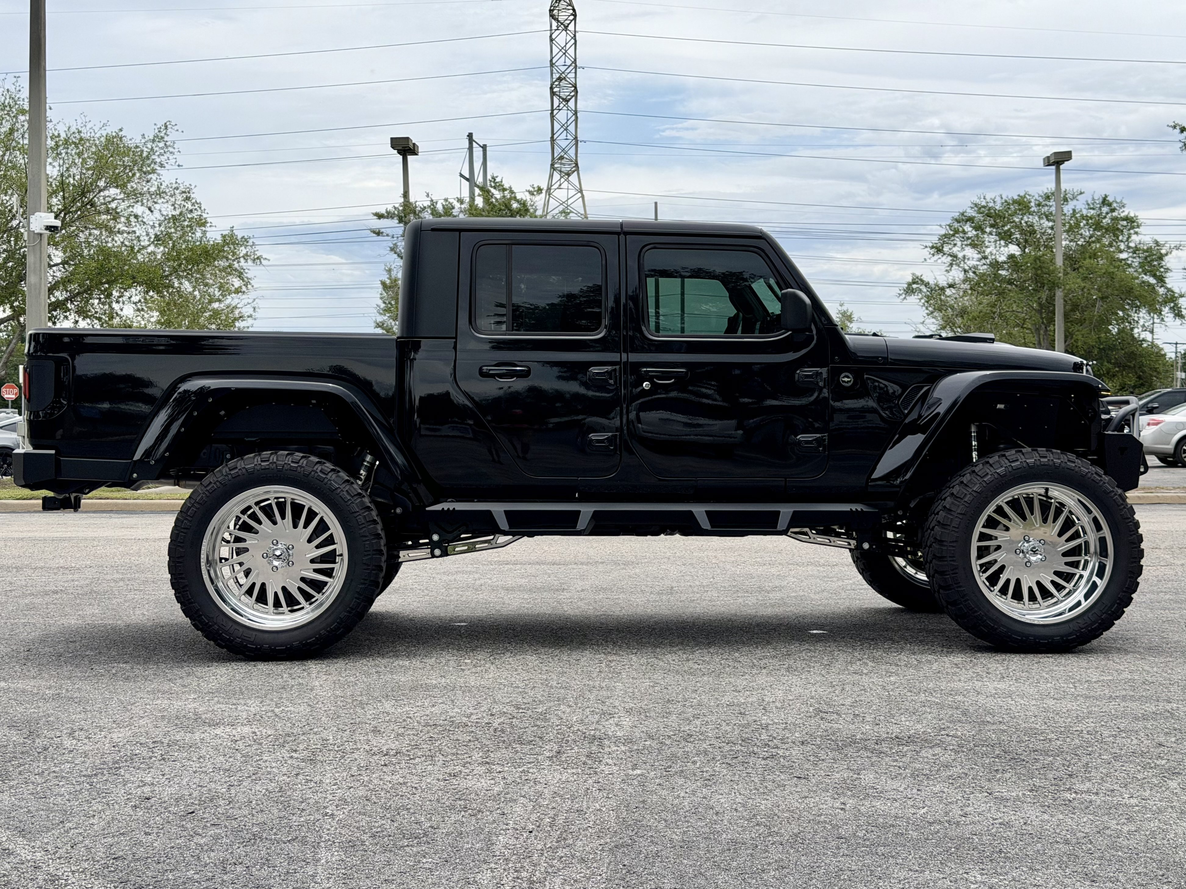 Used 2024 Jeep Gladiator Sport AWD/4WD image 6