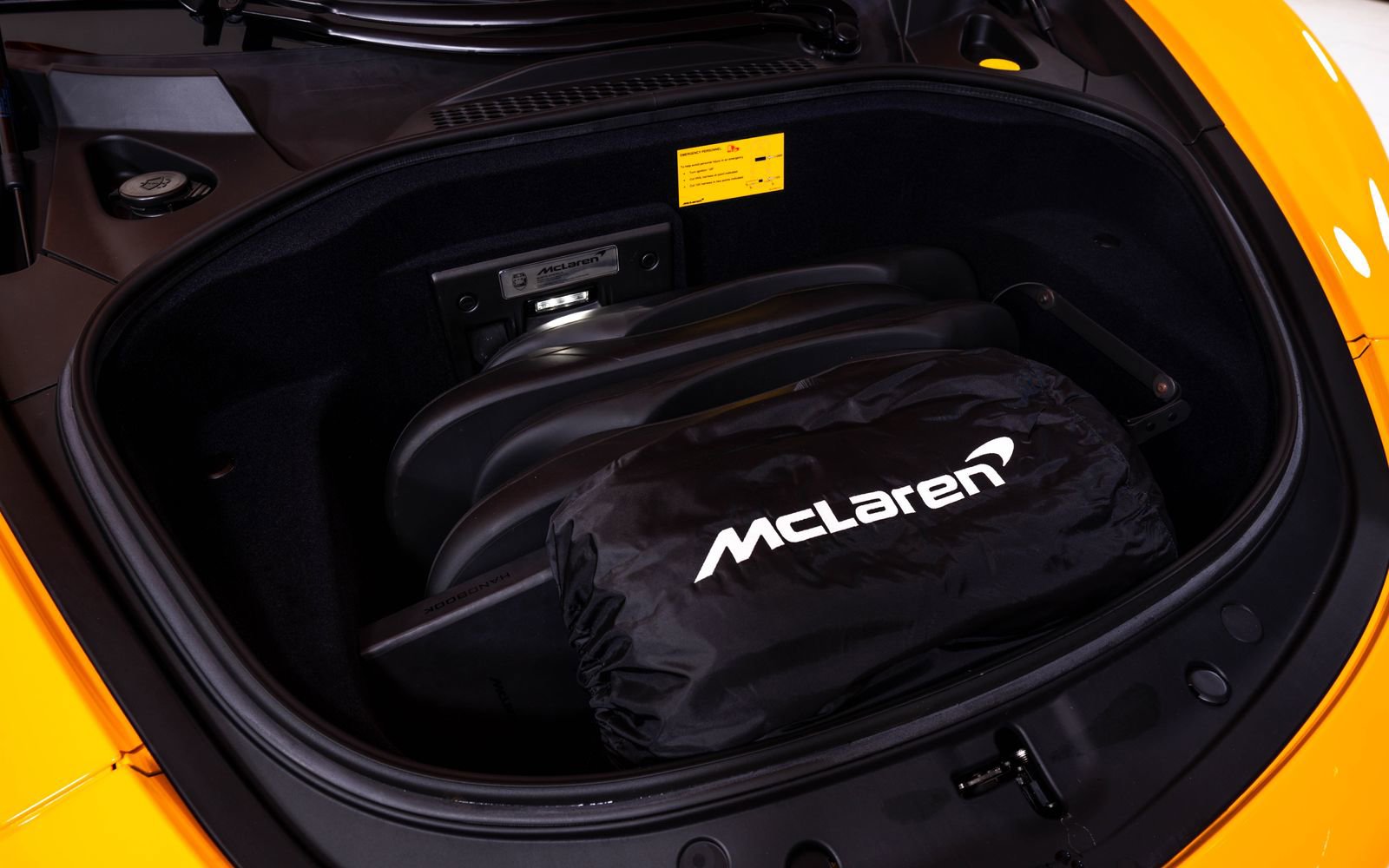 Used 2024 McLaren Artura RWD image 25