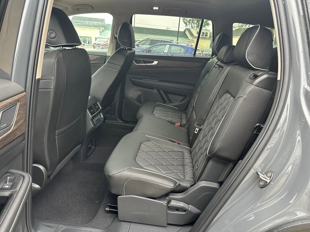 New 2025 Volkswagen Atlas SEL Premium R-Line image 24