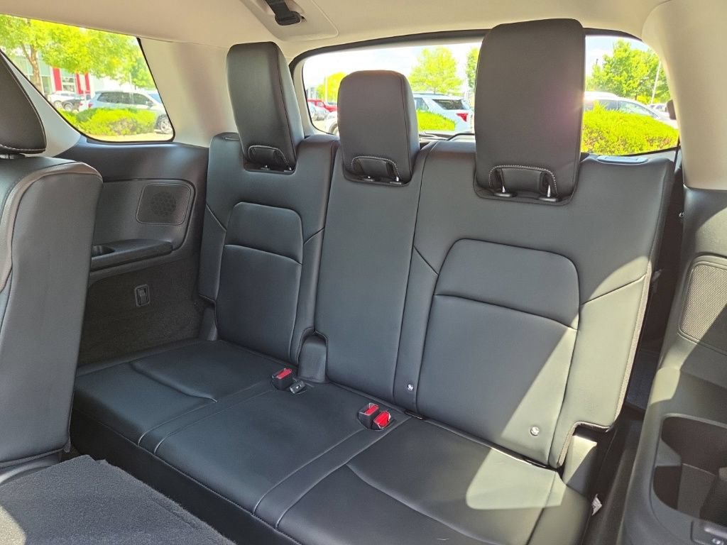 Certified 2024 Nissan Pathfinder Platinum w/ Cargo Package FWD image 31