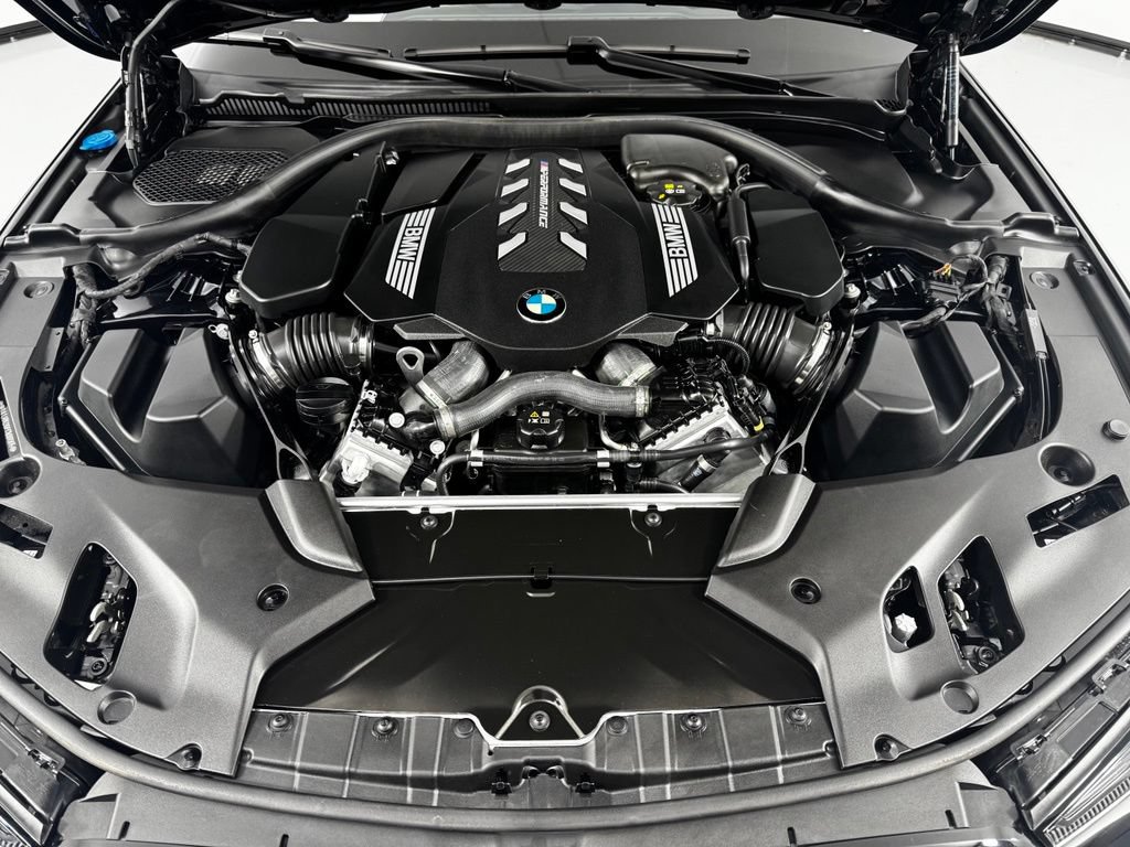 Used 2023 BMW M550i xDrive w/ Executive Package AWD/4WD image 9